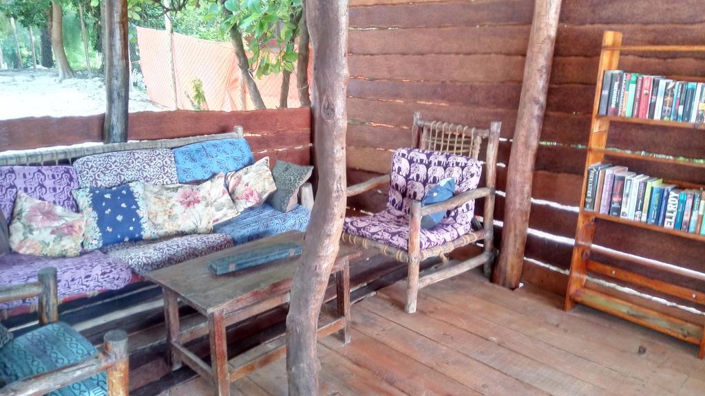 Twisted Palms Lodge & Restaurant Bwejuu Ngoại thất bức ảnh